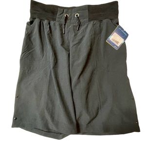 BNWT Brooks Bermuda shorts